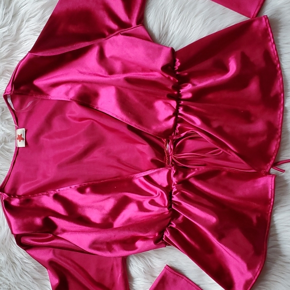Red satin cover top - Picture 3 of 10
